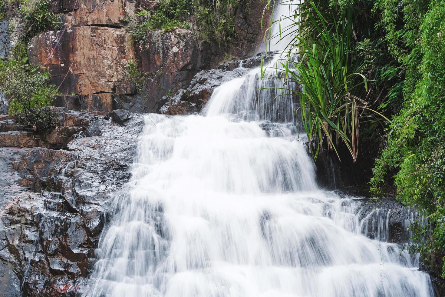 Cascade de datanla à da lat, vietnam photo