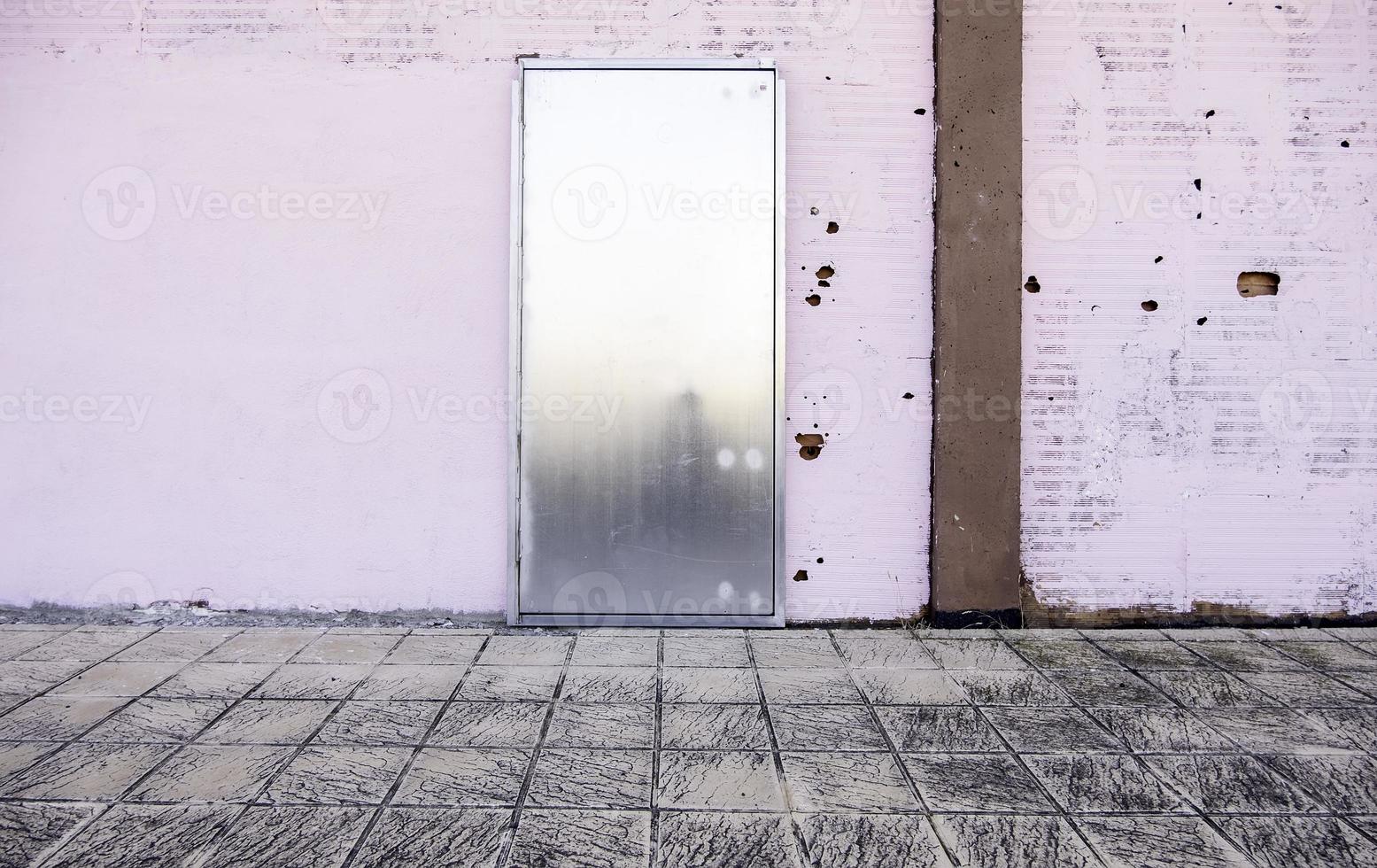 porte de salle de stockage en métal photo