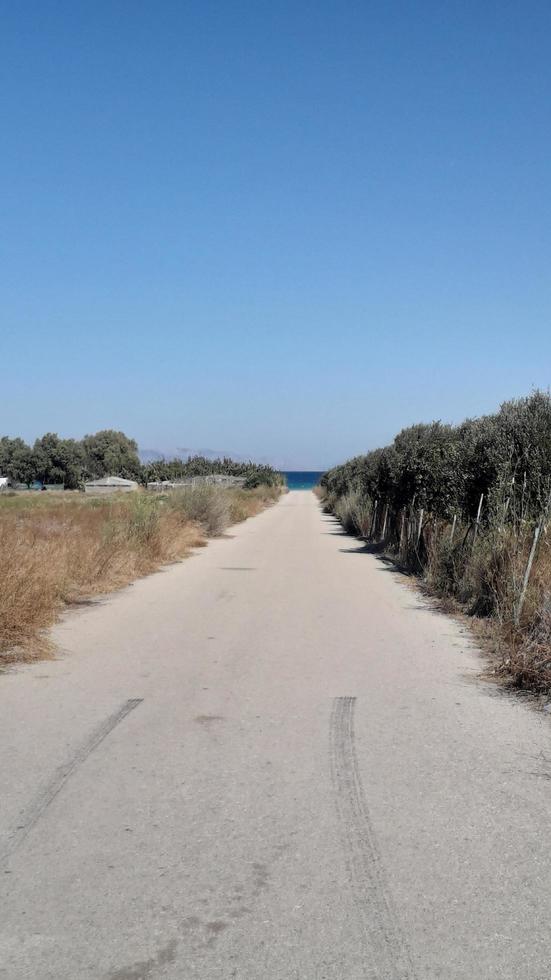 rue sur l'île de rhodes en grèce photo