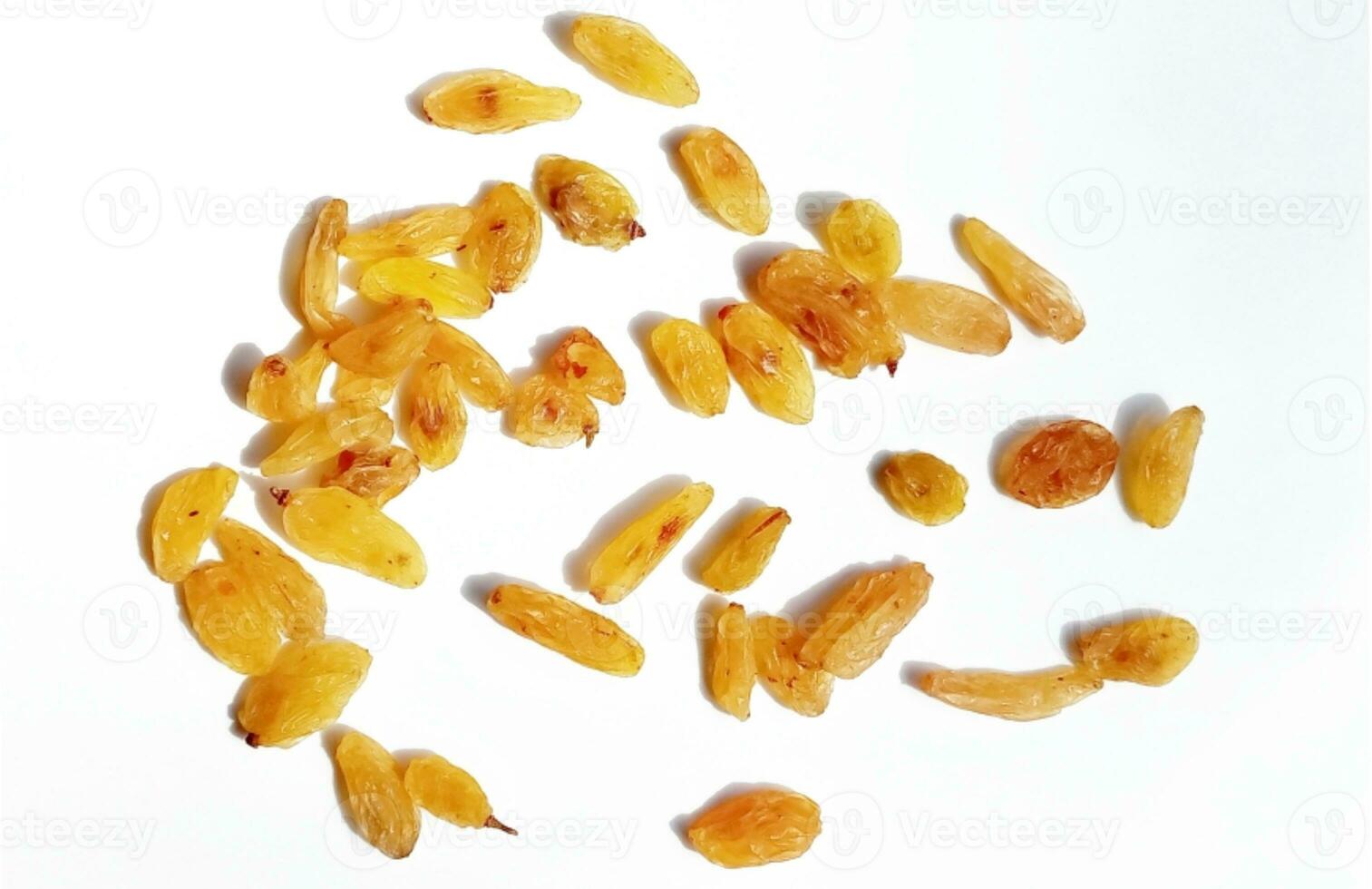 Jaune raisins secs isolé sur blanc Contexte photo