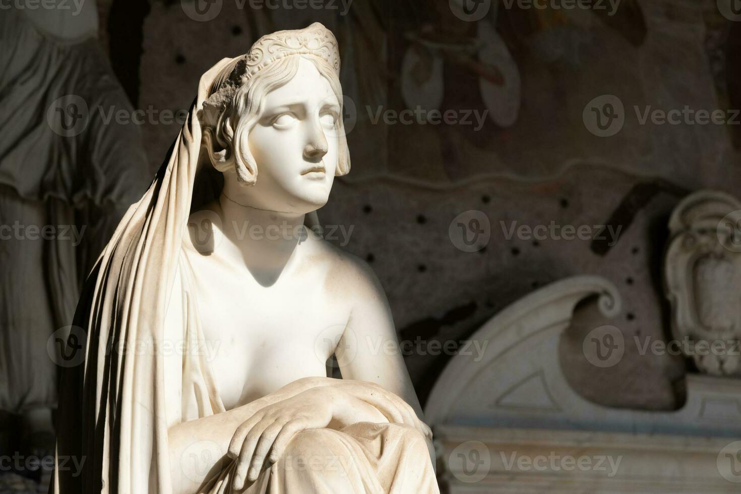 catholique cimetière, antique statue de triste femme, par lorenzo Bartolini, 1841 photo