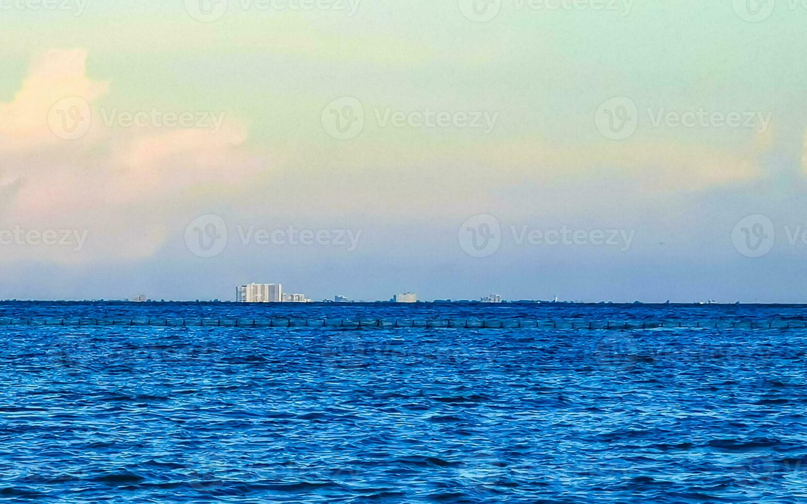 tropical Caraïbes mer panorama vue à cozumel île paysage urbain Mexique. photo