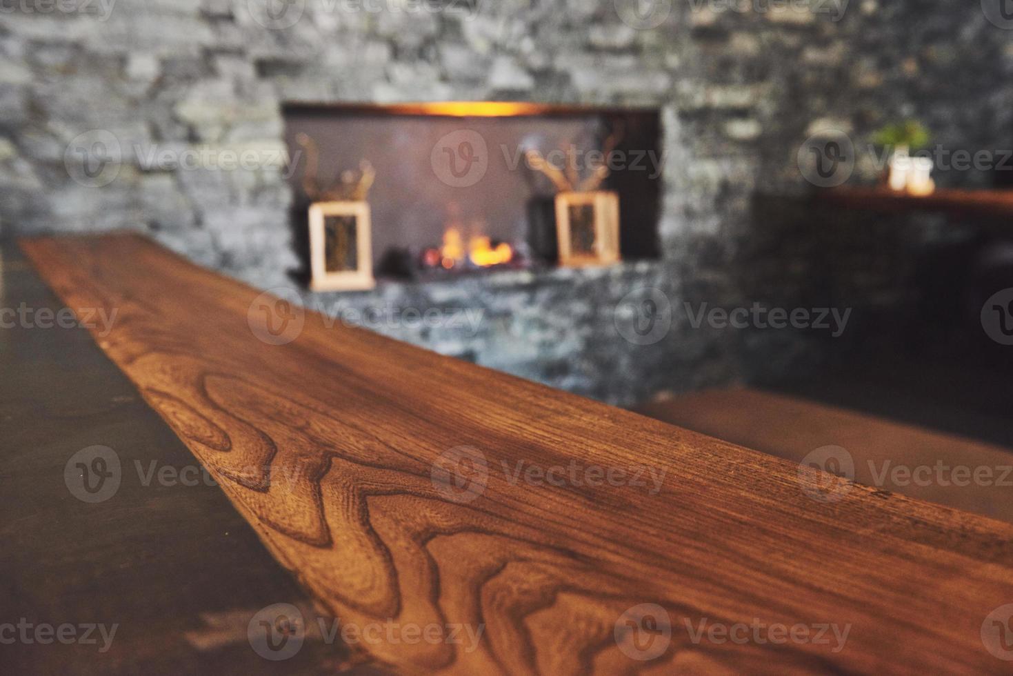 intérieur de café moderne et simple avec des meubles classiques en bois photo