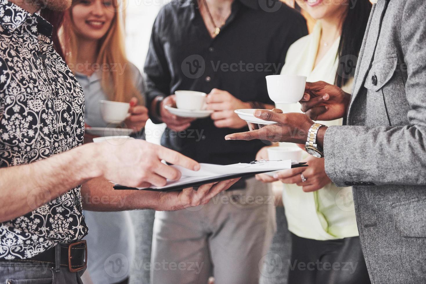 pause-café fête d'événement de célébration de café d'affaires. concept de remue-méninges de travail d'équipe photo