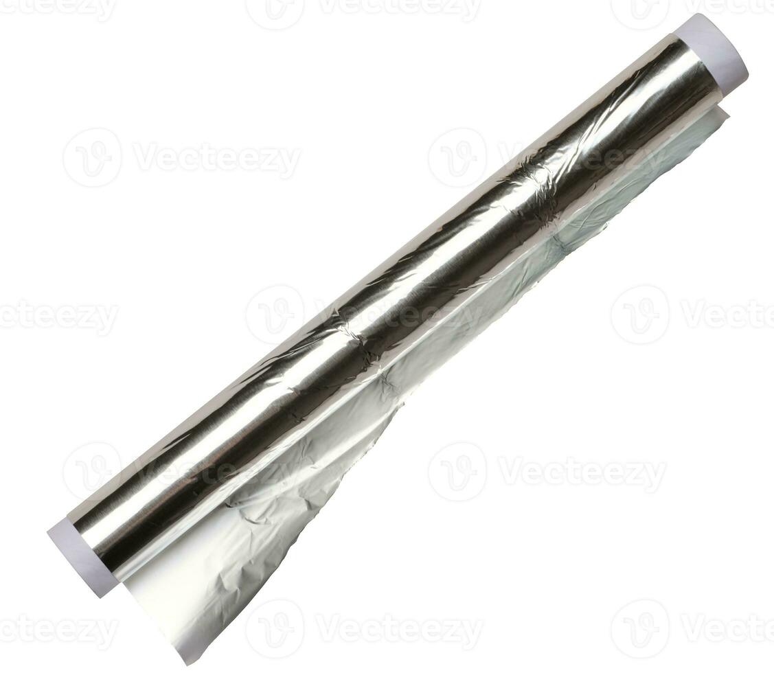 rouleau de papier d'aluminium gris pour la cuisson et l'emballage des aliments sur fond blanc photo