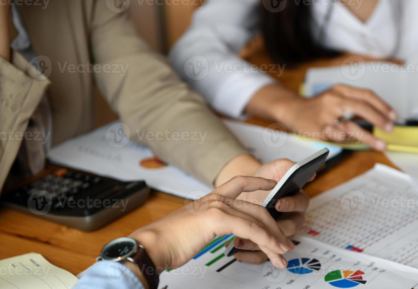 concept de présentation, l'équipe du personnel prévoit un travail pour présenter les clients. photo