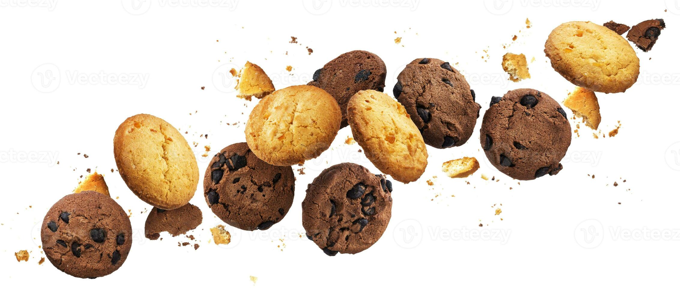 chute cassé puce biscuits isolé sur blanc Contexte avec coupure chemin, en volant des biscuits photo