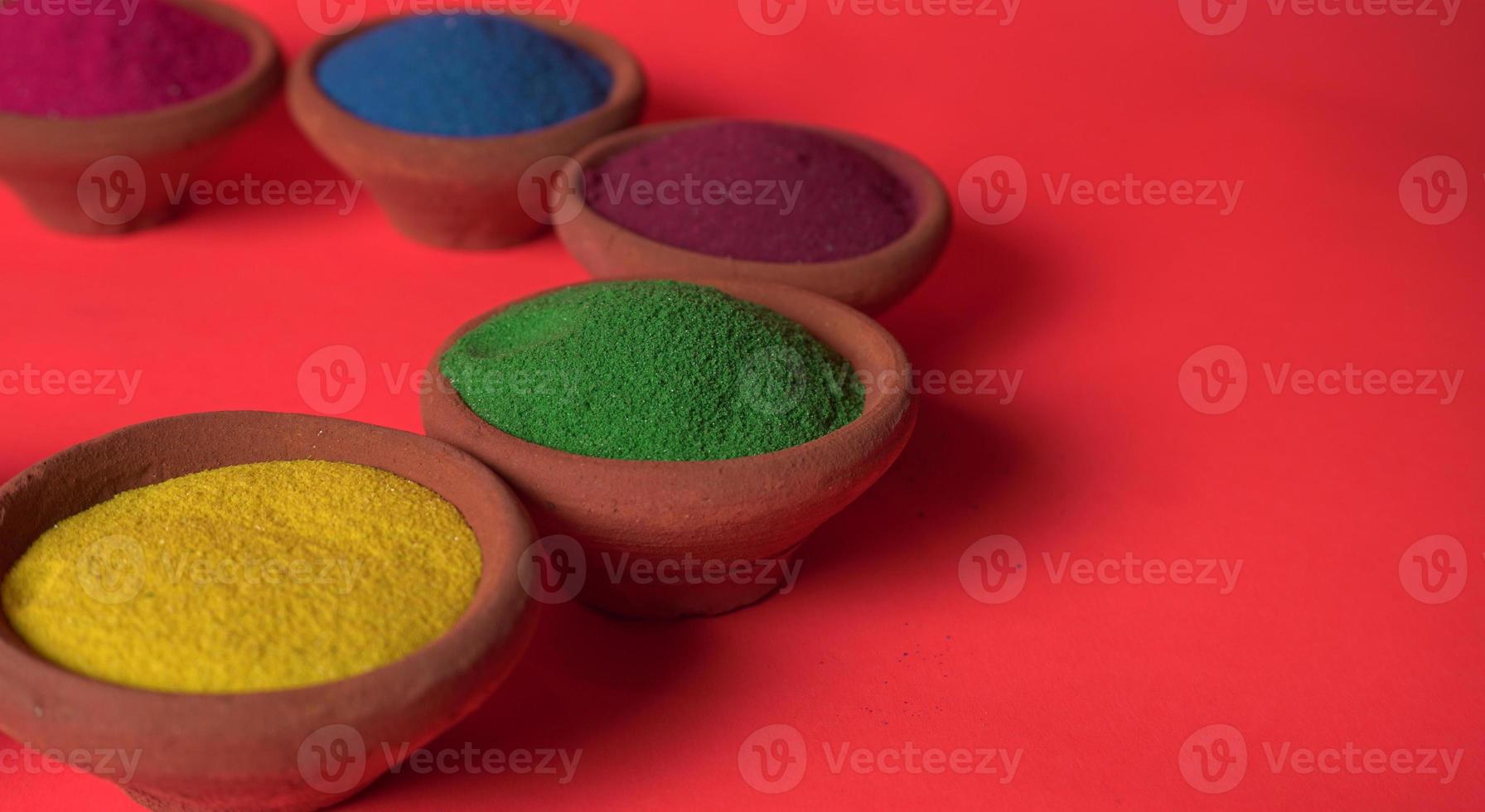 rangoli coloré dans des bols photo