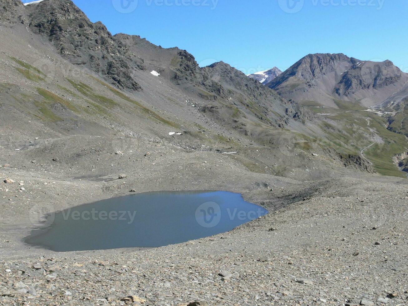 une grand Montagne intervalle photo