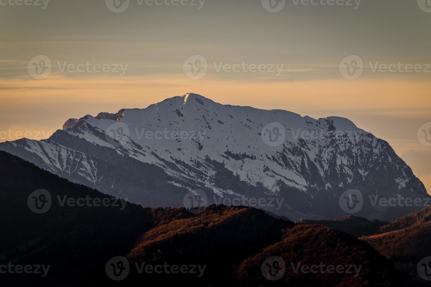 mont grigna au-dessus de lecco italie. cote est photo