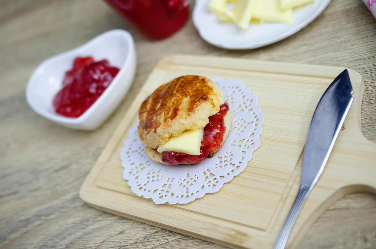 dessert de scone pour le petit déjeuner photo