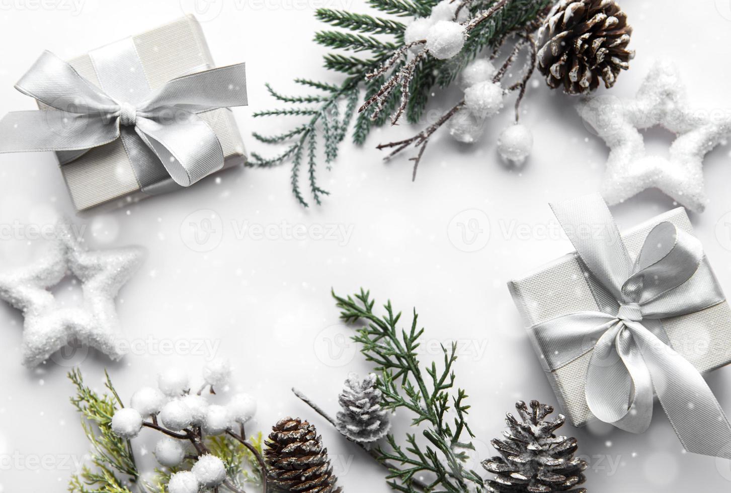 décorations de Noël et coffrets cadeaux. photo