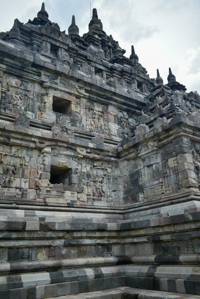 le beauté de le extérieur des murs de le plaosan temple, Yogyakarta, Indonésie photo