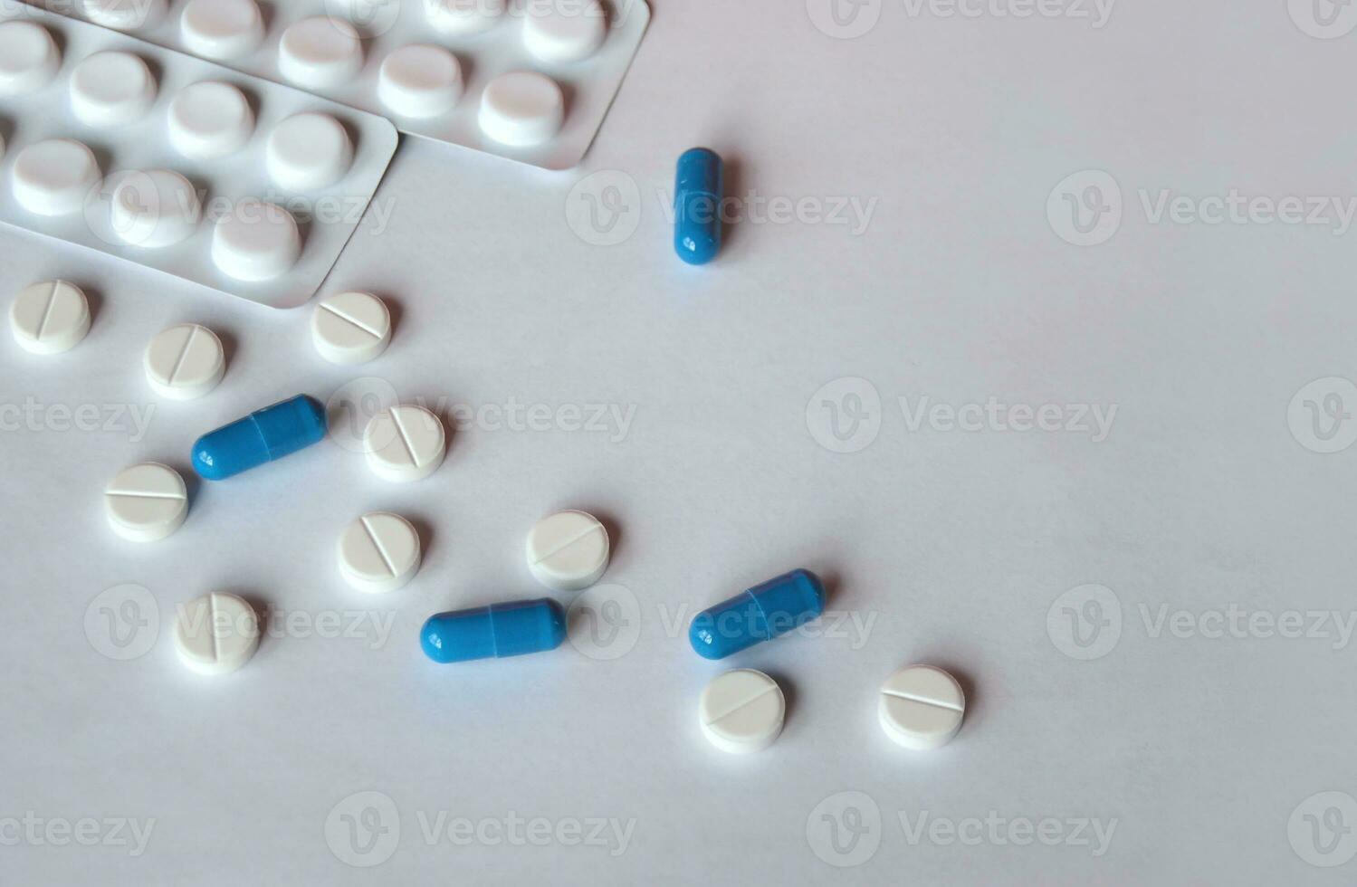 assorti pharmaceutique médicament pilules, comprimés et gélules. photo