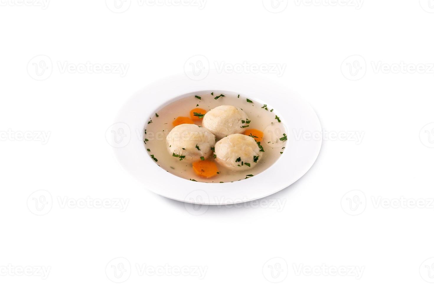 soupe juive traditionnelle aux boules de matsa photo