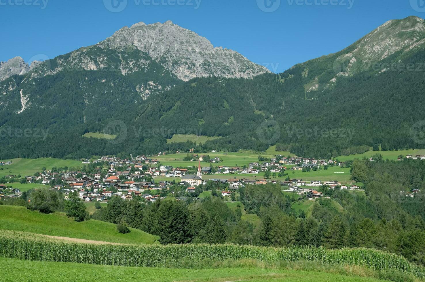 vue à village de telfes je suis Stubai, stubaital, Tirol, Autriche photo