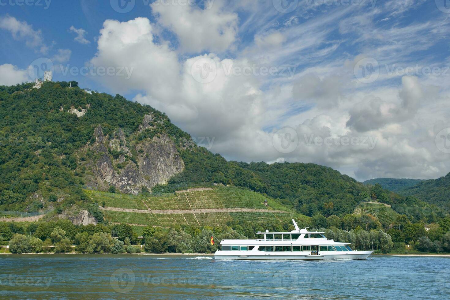 vue plus de Rhin rivière à célèbre drachenfels se ruiner ,siebengebirge région, allemagne photo