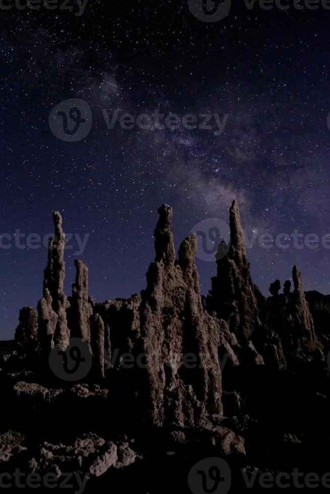 image de paysage d'art des tufs du lac mono photo