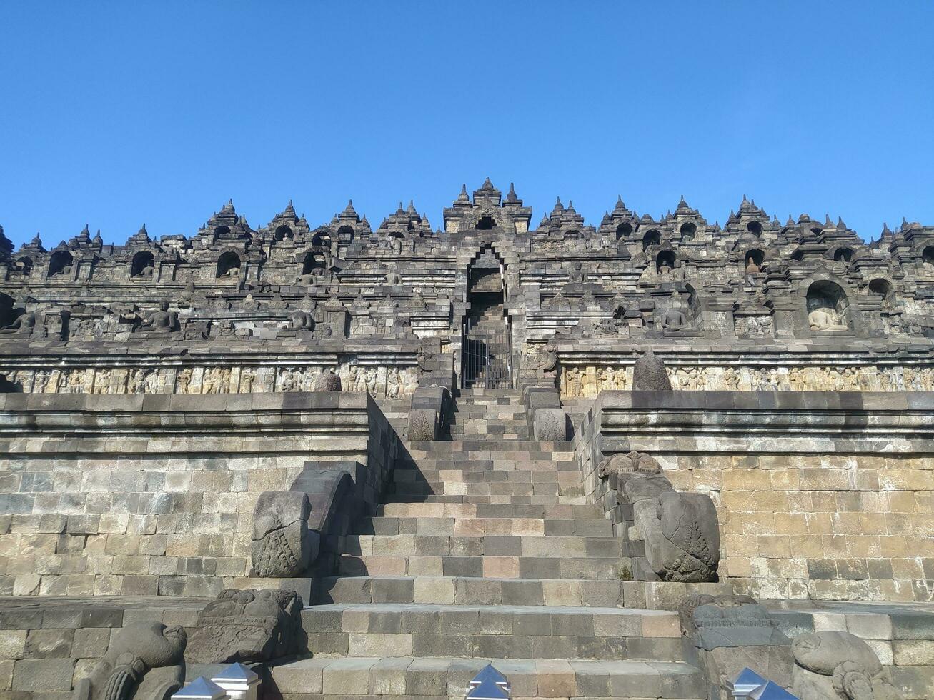 vue de borobudur temple, un de le merveilles de le monde dans Indonésie photo