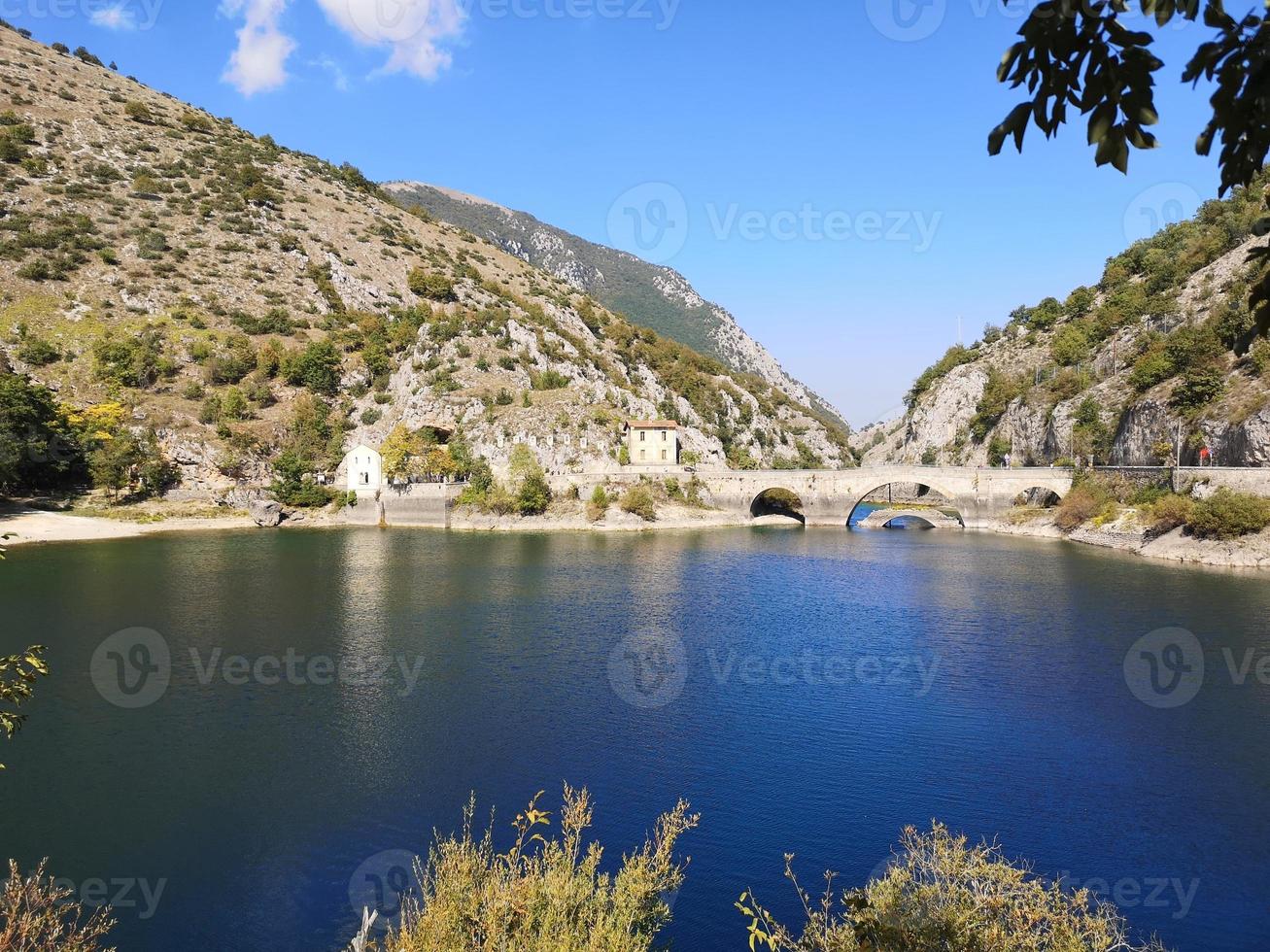 Lac San Domenico à Villalago, Italie photo