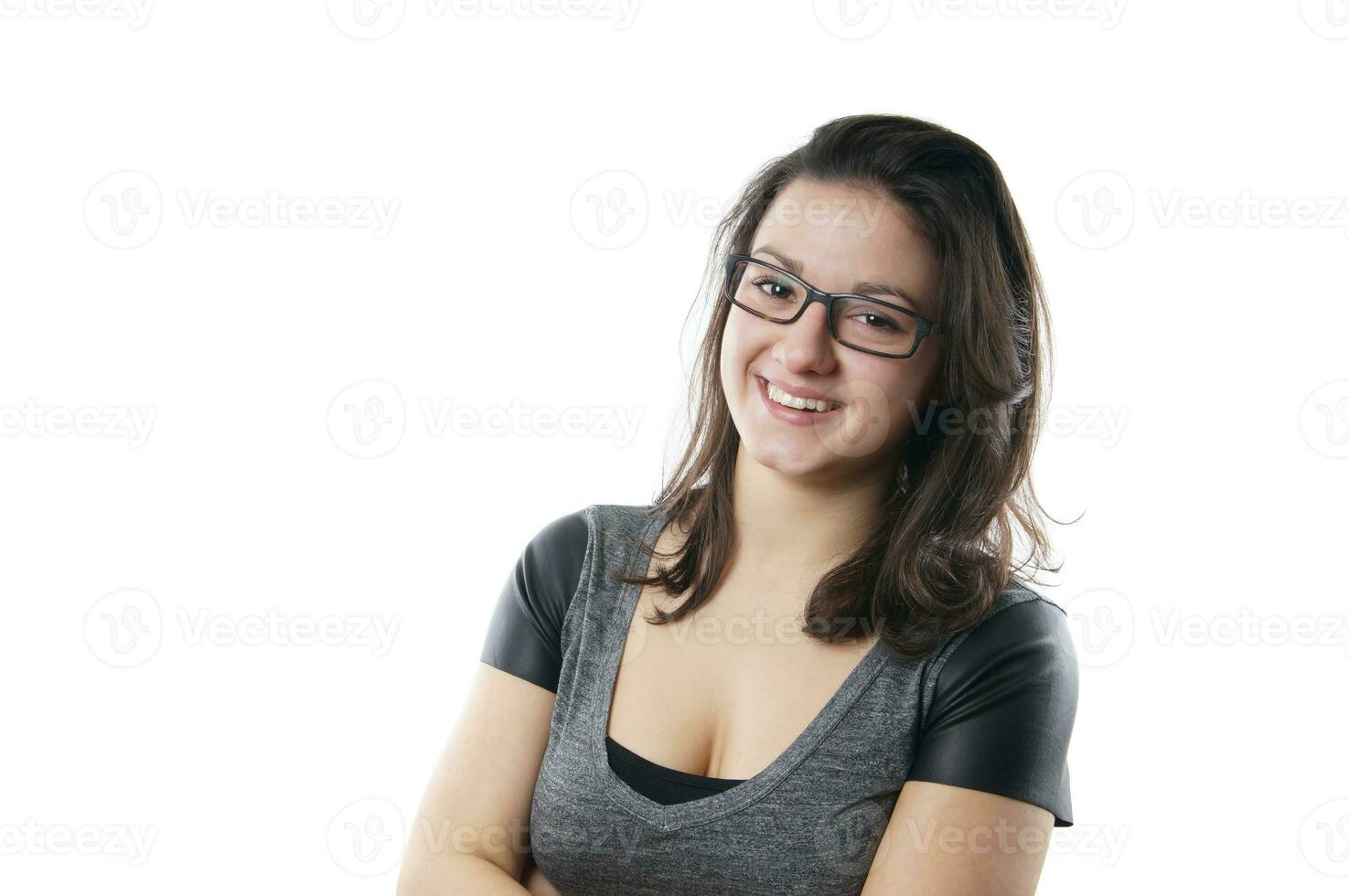 souriant Jeune femme avec des lunettes photo