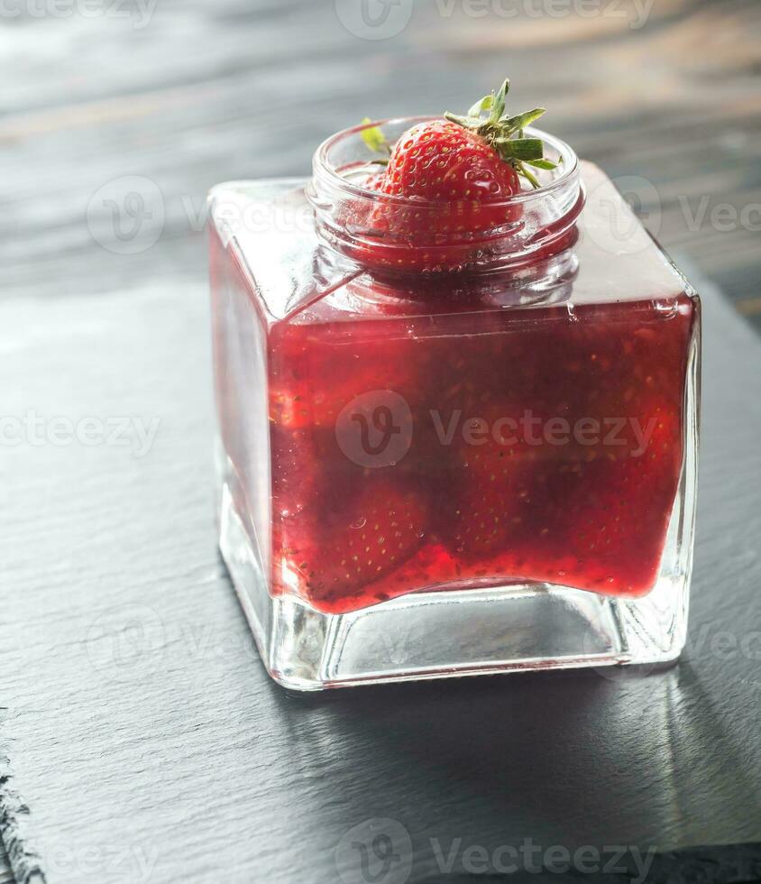 verre pot de fraise confiture photo