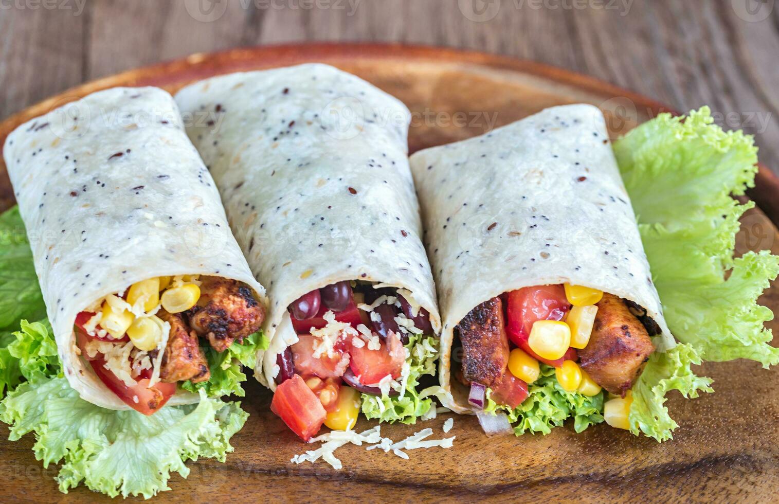 Trois poulet burritos photo