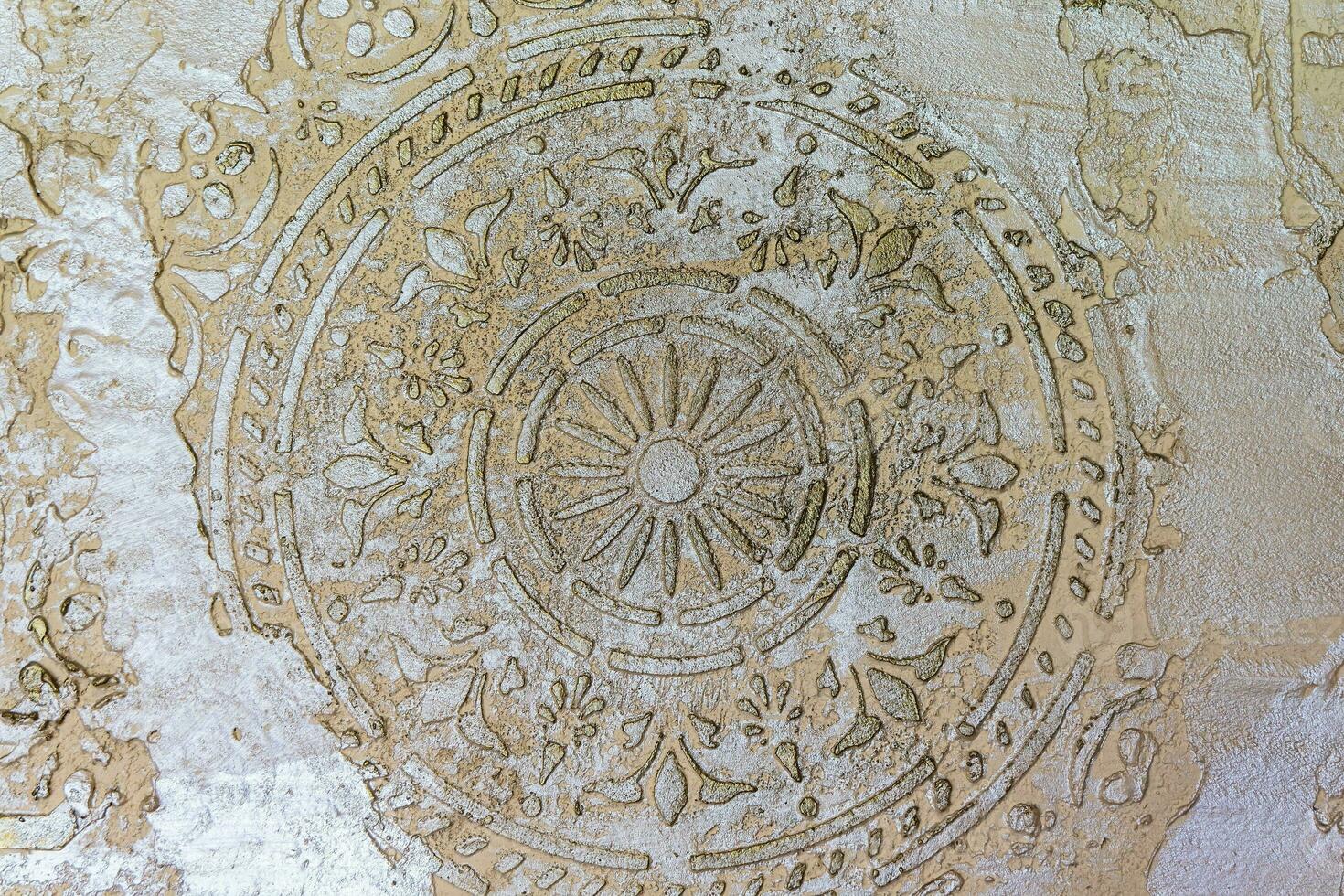Oriental ornement avec arabe et islamique style dans conception. mur stuc ou décoratif plâtre avec un artistique motif photo