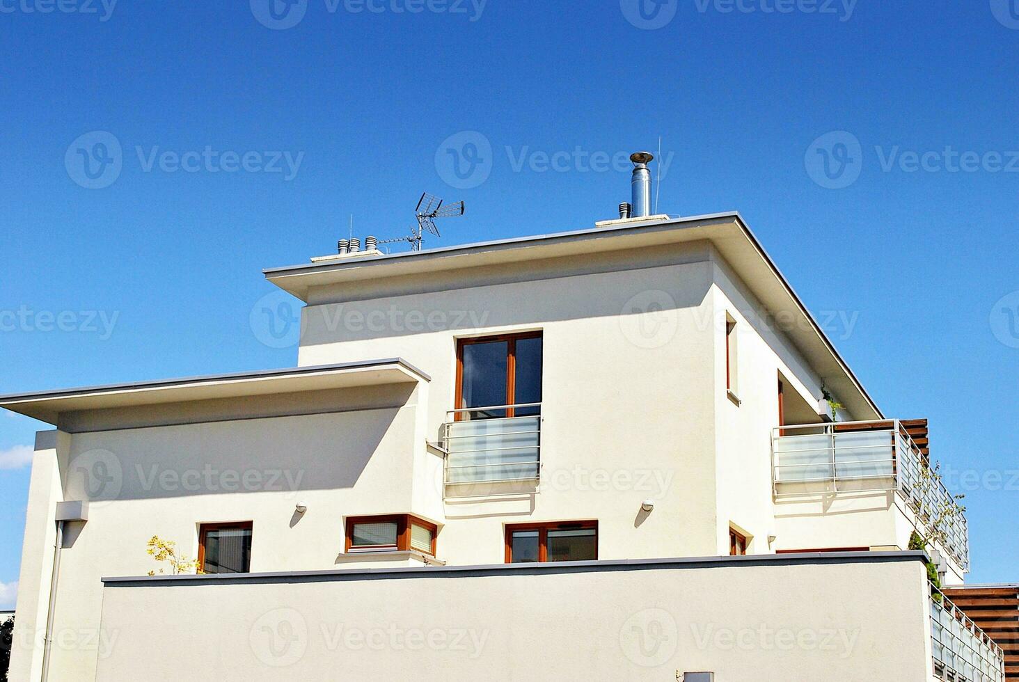 moderne et Nouveau appartement bâtiment. à plusieurs étages, moderne, Nouveau et élégant vivant bloquer de appartements. photo