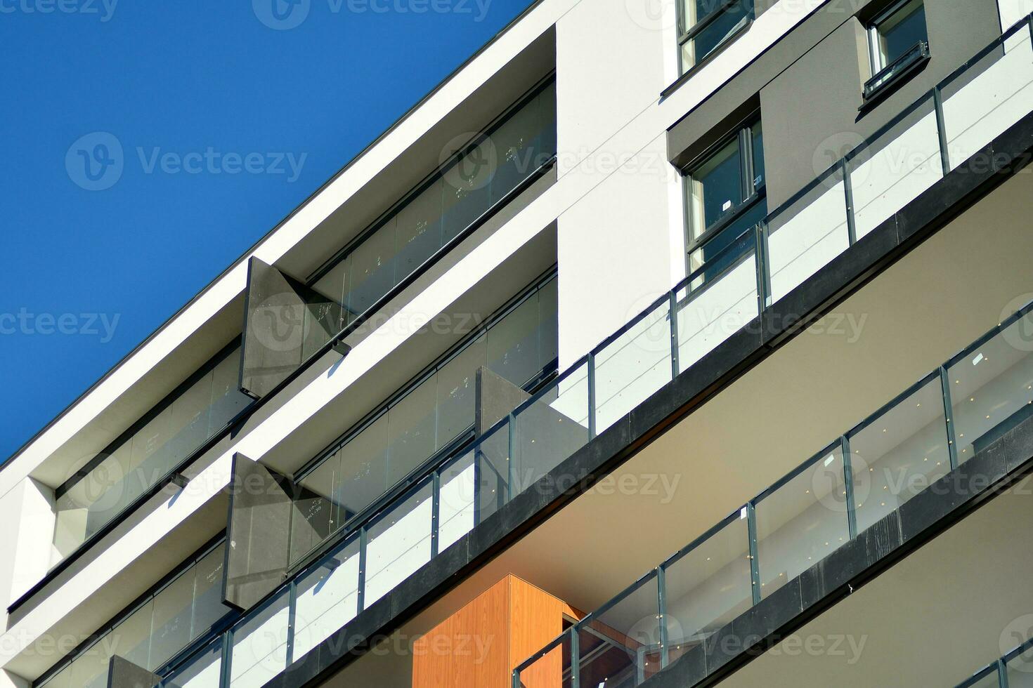 moderne et Nouveau appartement bâtiment. à plusieurs étages, moderne, Nouveau et élégant vivant bloquer de appartements. photo