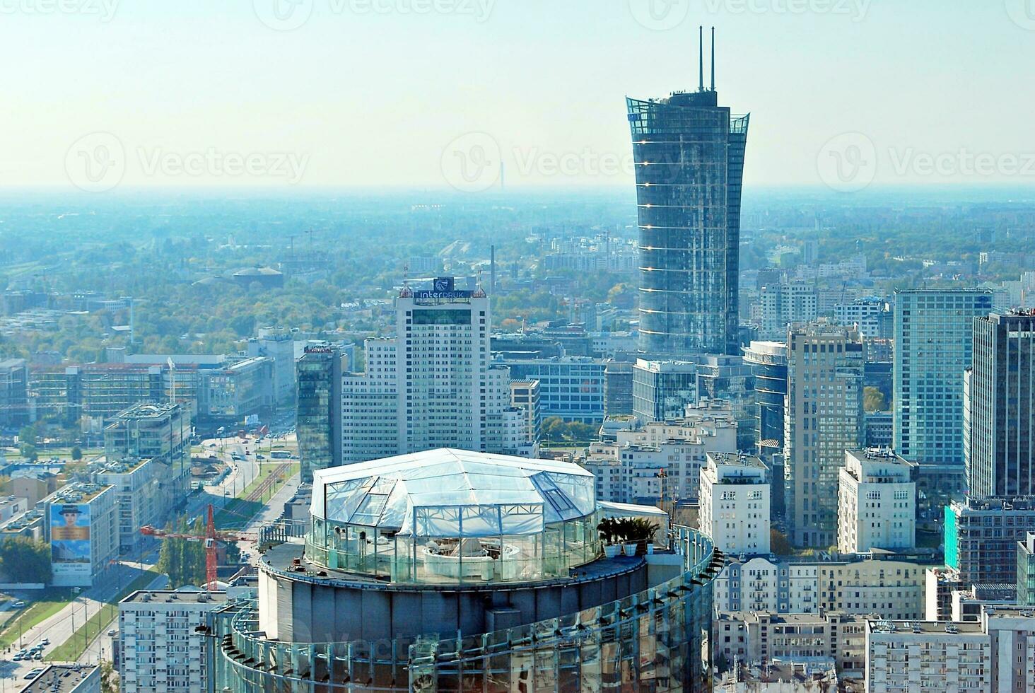 vue de moderne grattes ciels dans le ville centre. photo