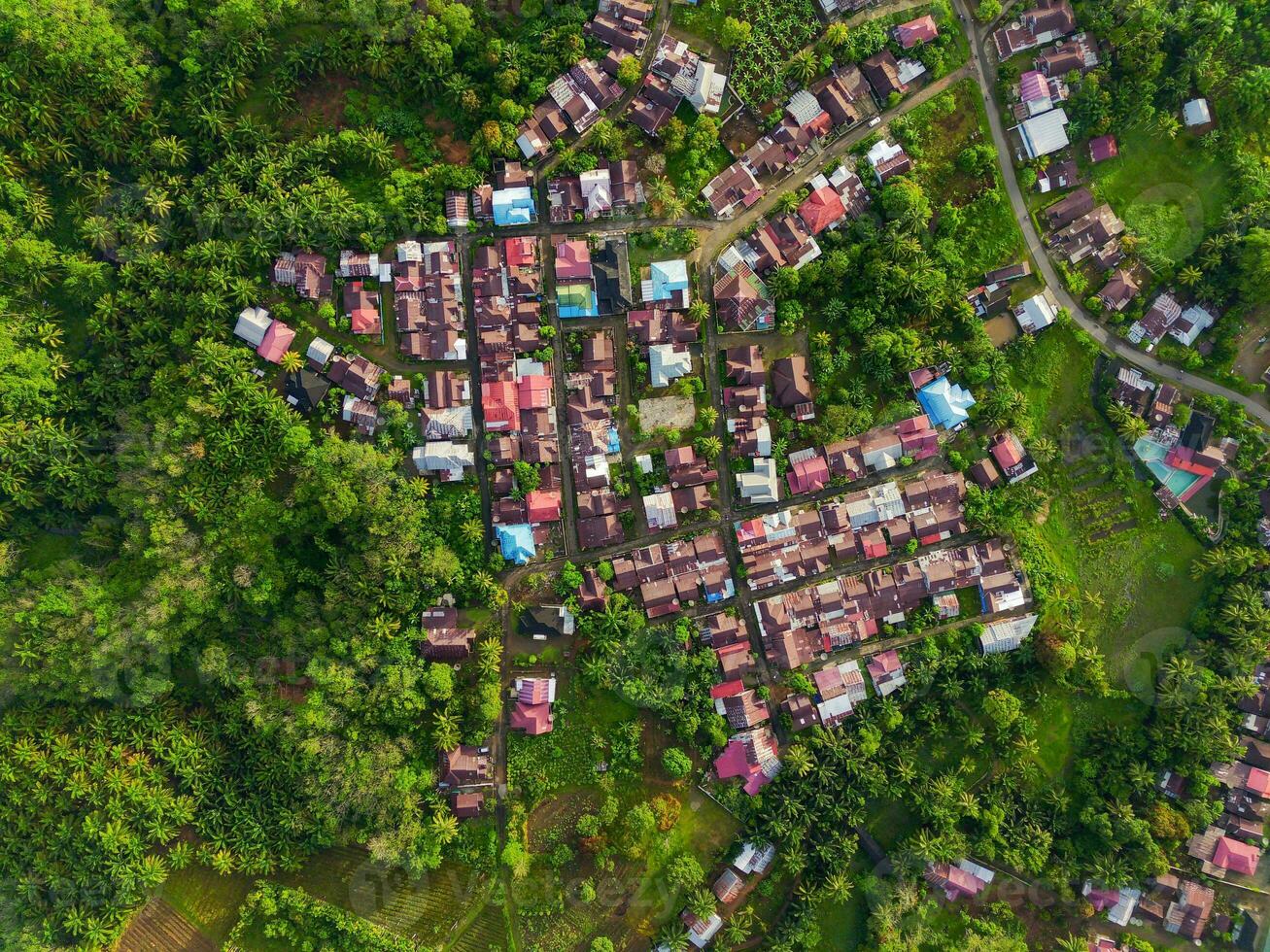 le beauté de le Matin panorama avec lever du soleil dans Indonésie village photo