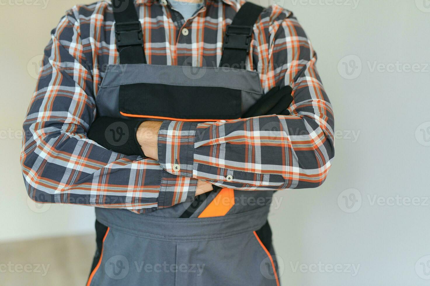 portrait de une construction ouvrier ou dépanneur dans le maison photo