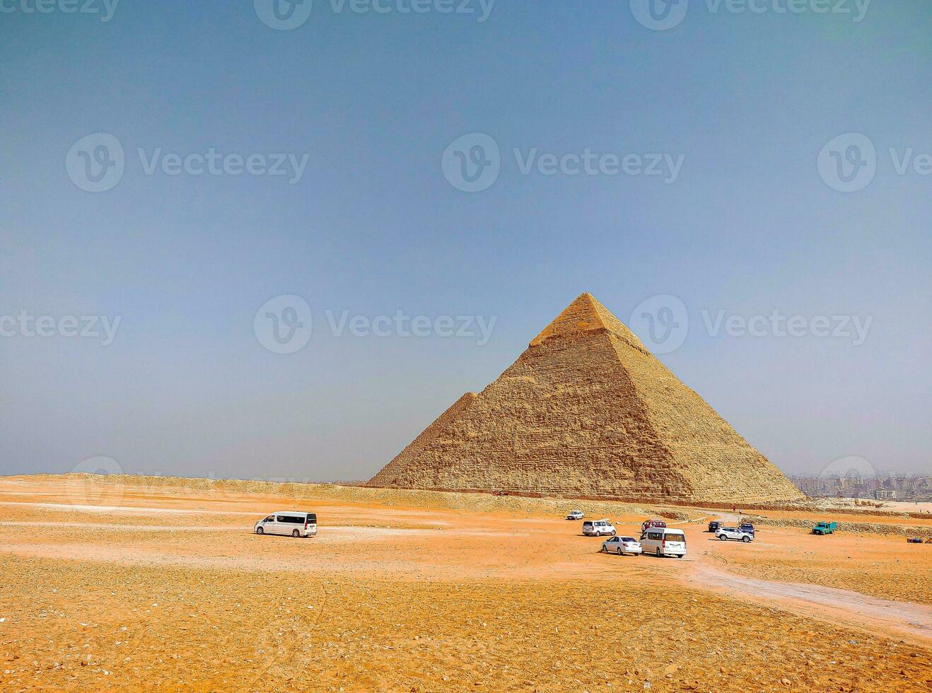 une magnifique image de le pyramides dans gizeh, Egypte photo