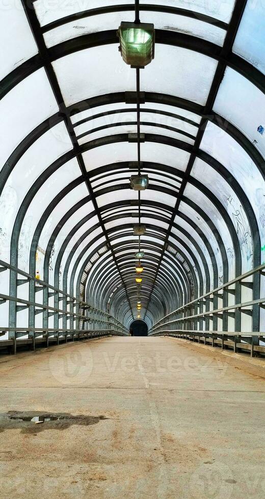 concept coup de le tunnel dans le ville Infrastructure . Urbain photo