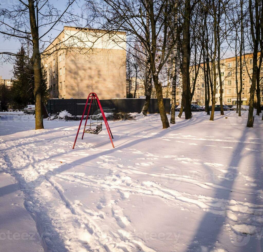 paysage coup de le rue sur le hiver journée. saison photo