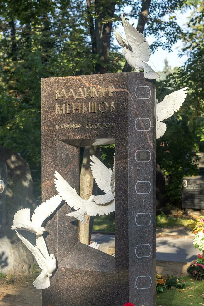 Moscou, Russie - 08.06.2023 - Mémorial à le célèbre soviétique russe film fabricant Vladimir menchov à Novodievitchi cimetière. histoire photo