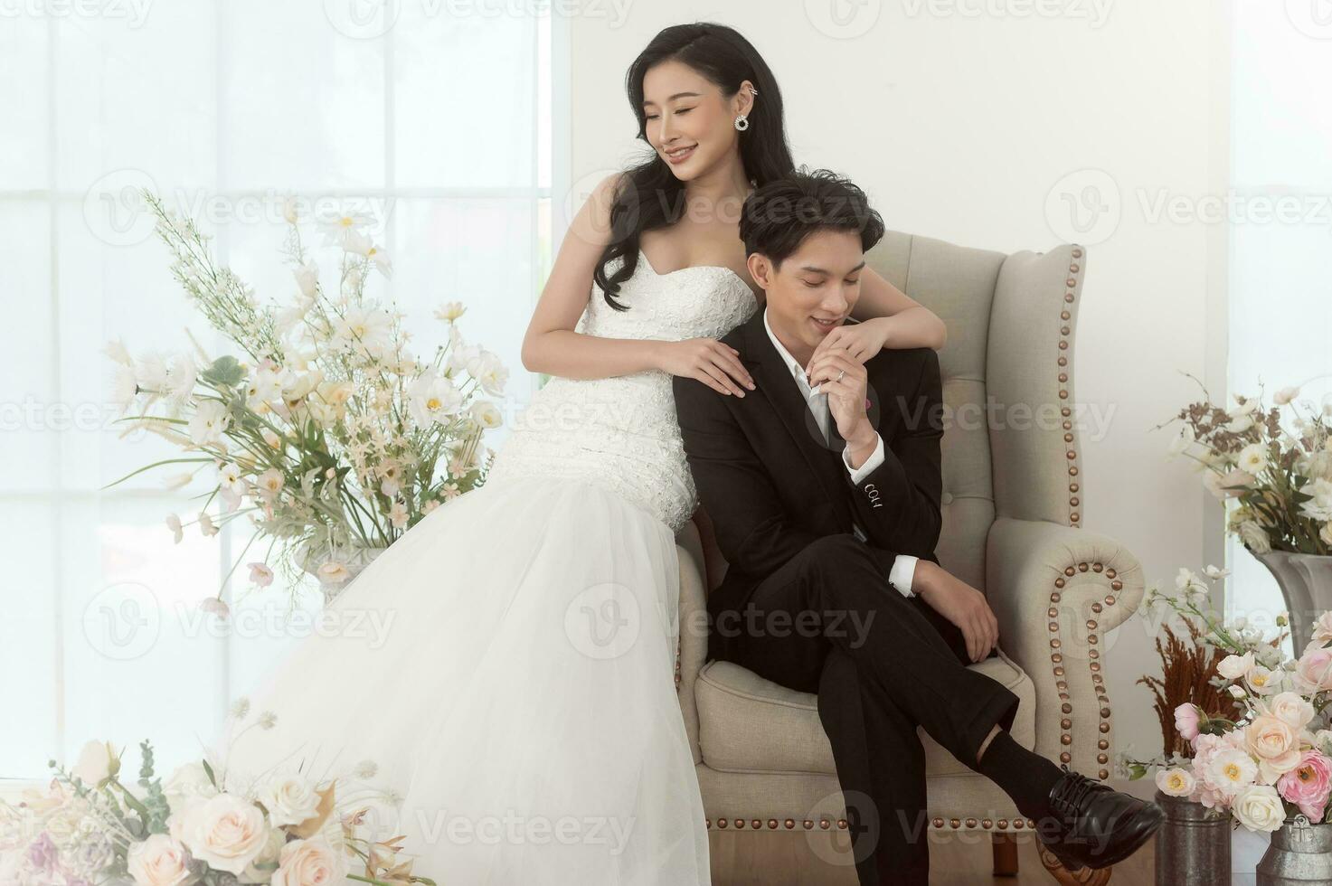 couple de la mariée et jeune marié profiter romantique des moments dans mariage cérémonie, aimer, fête et mariage. photo