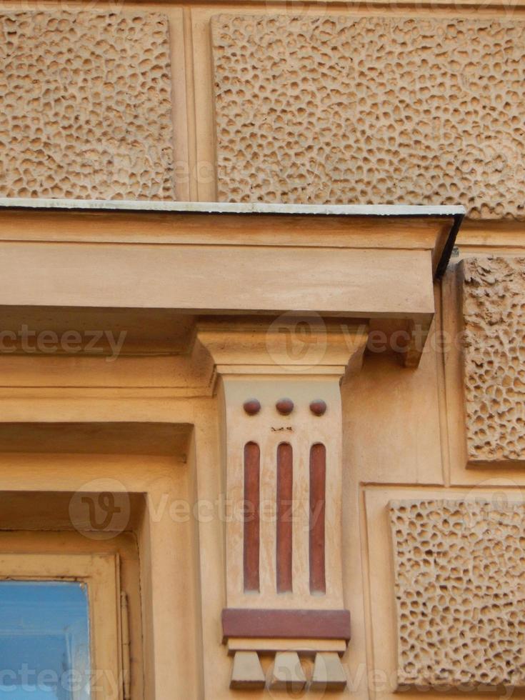 architecture classique de la ville, détails en pierre et décoration photo