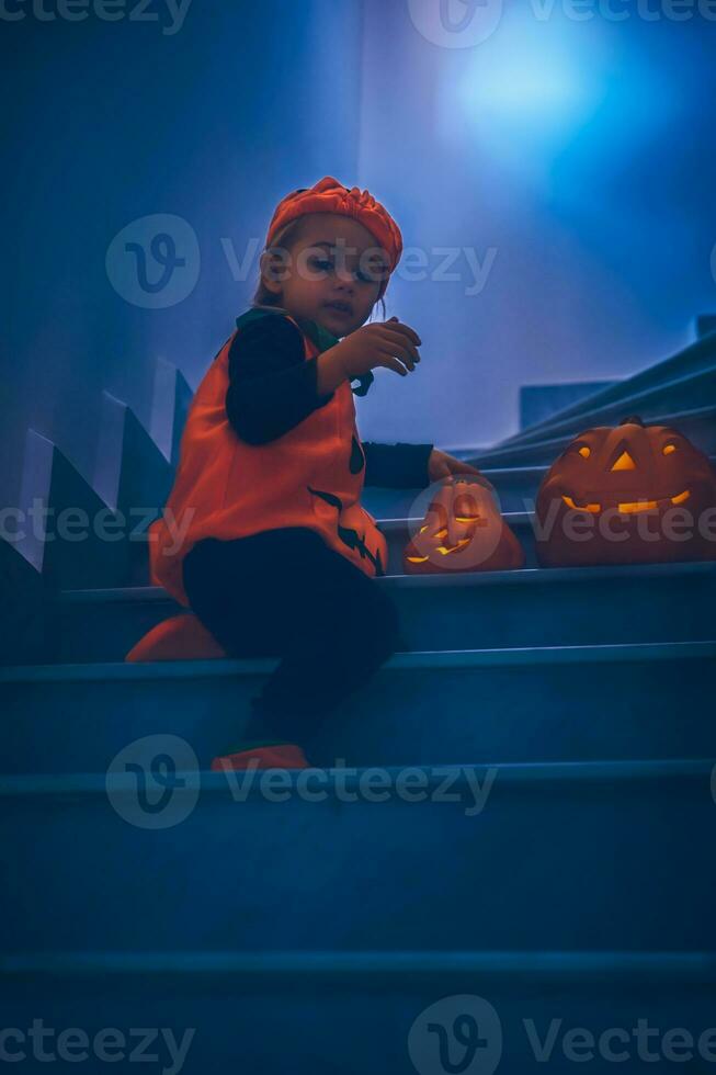 bébé sur Halloween fête photo