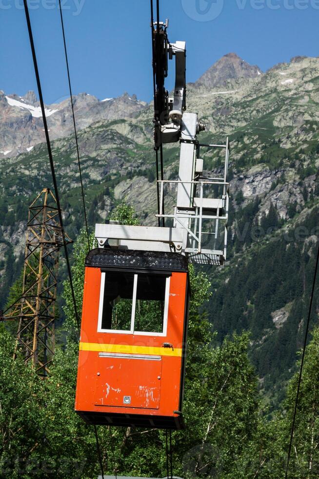 téléphérique dans le montagnes, argentère ,France photo