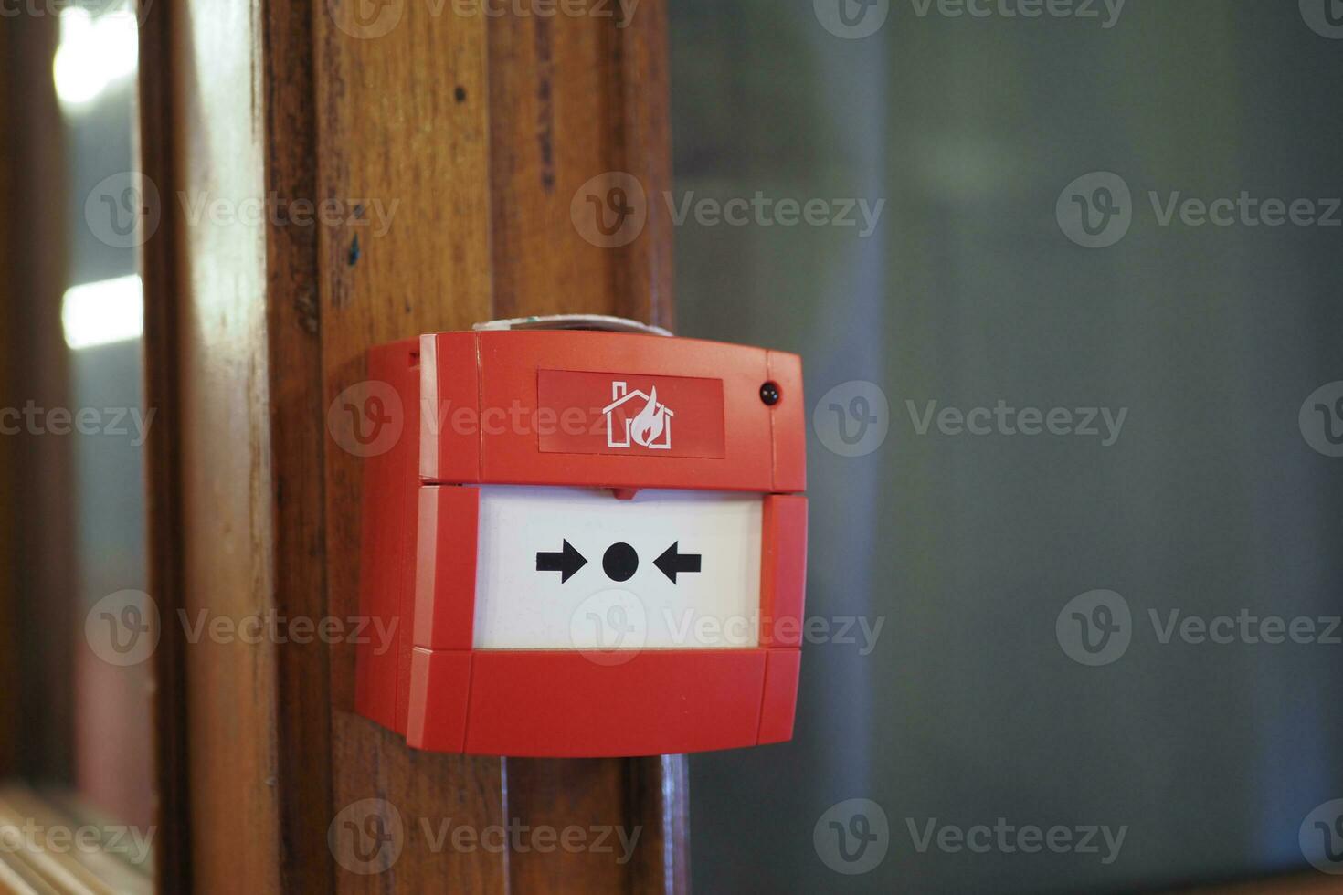 rouge Feu alarme bouton sur mur , photo