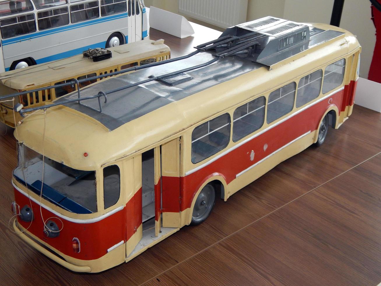 maquettes de trolleybus, maquettes de transports électriques urbains photo