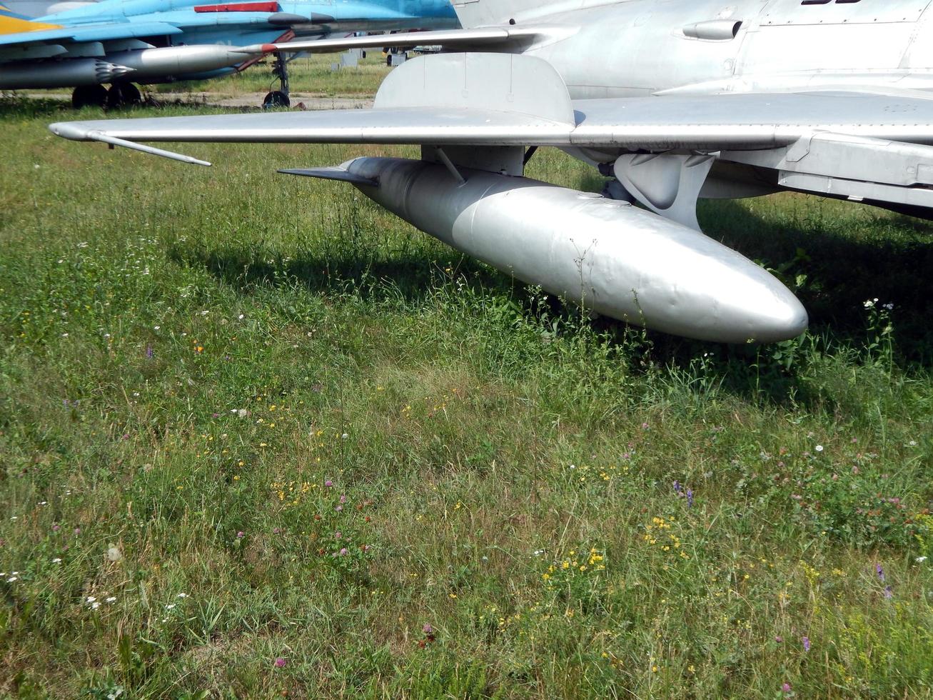 armement d'avions et d'hélicoptères roquettes, bombes, canons photo