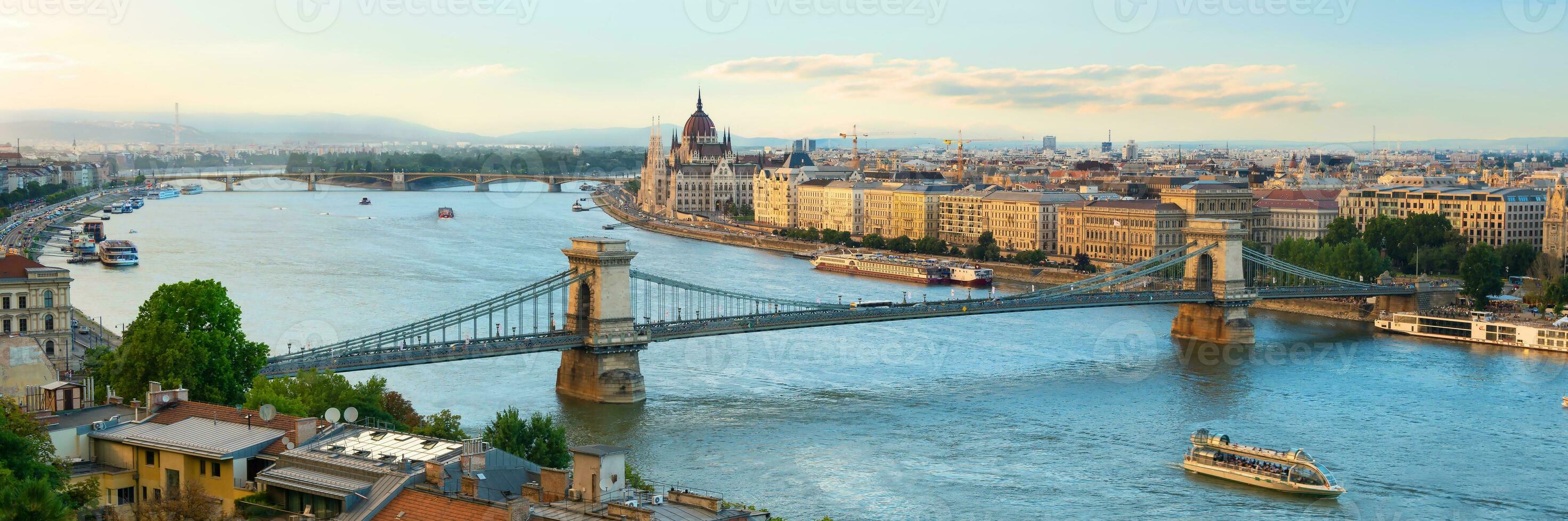 soir plus de Budapest photo