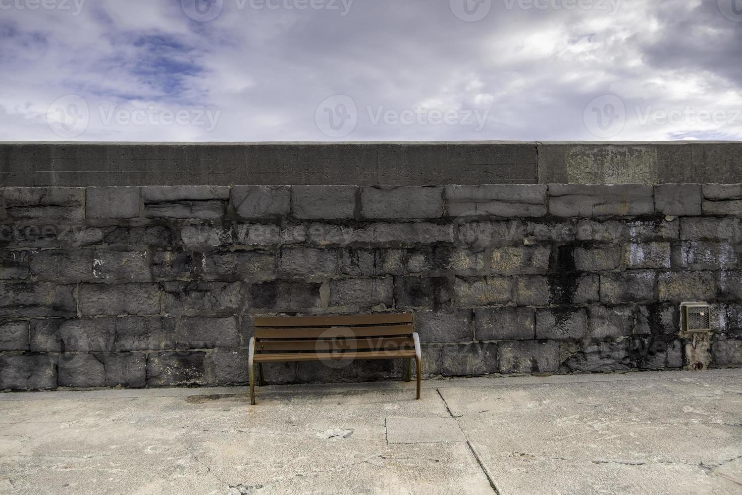 banc sur une jetée photo