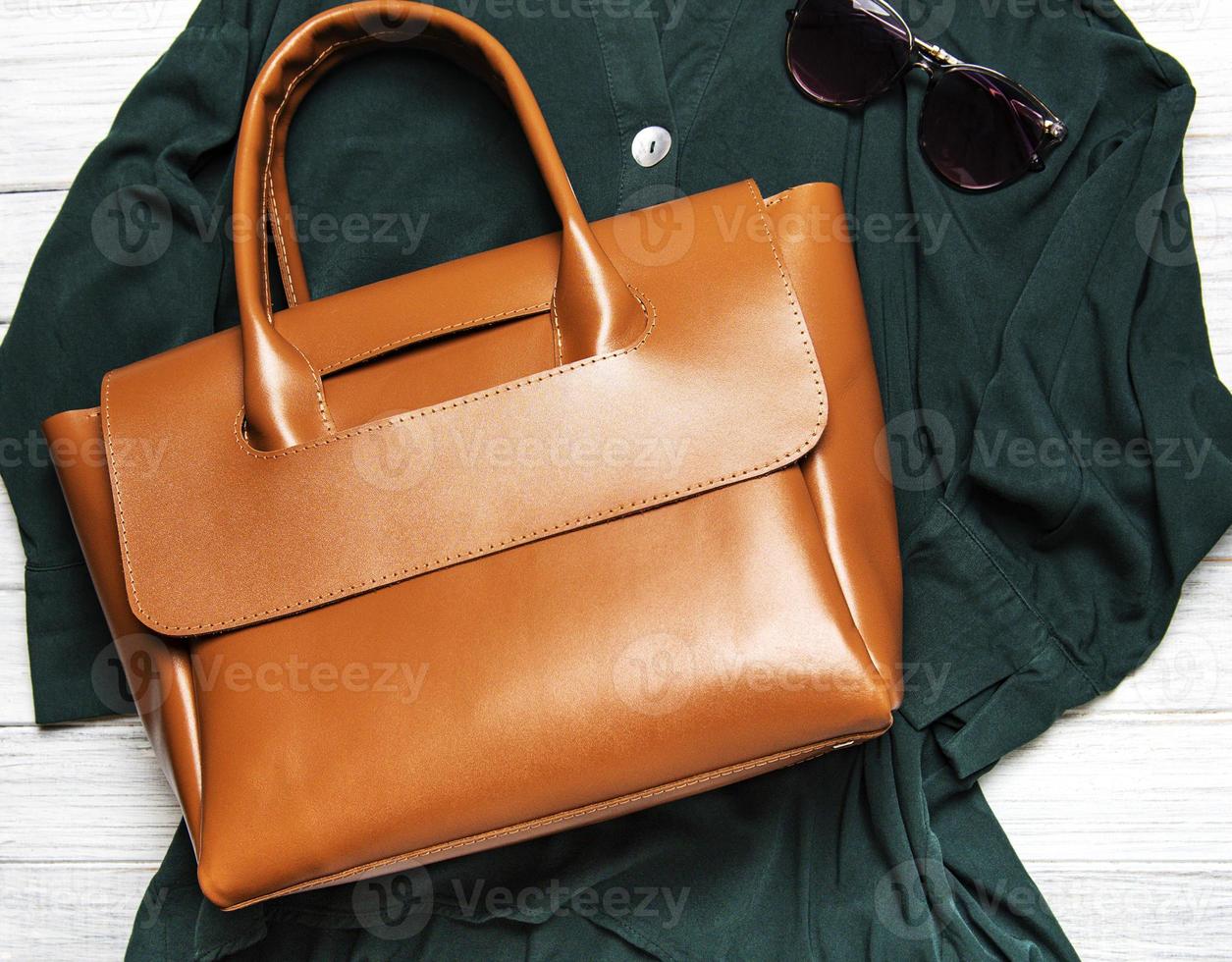 sac femme en cuir marron photo