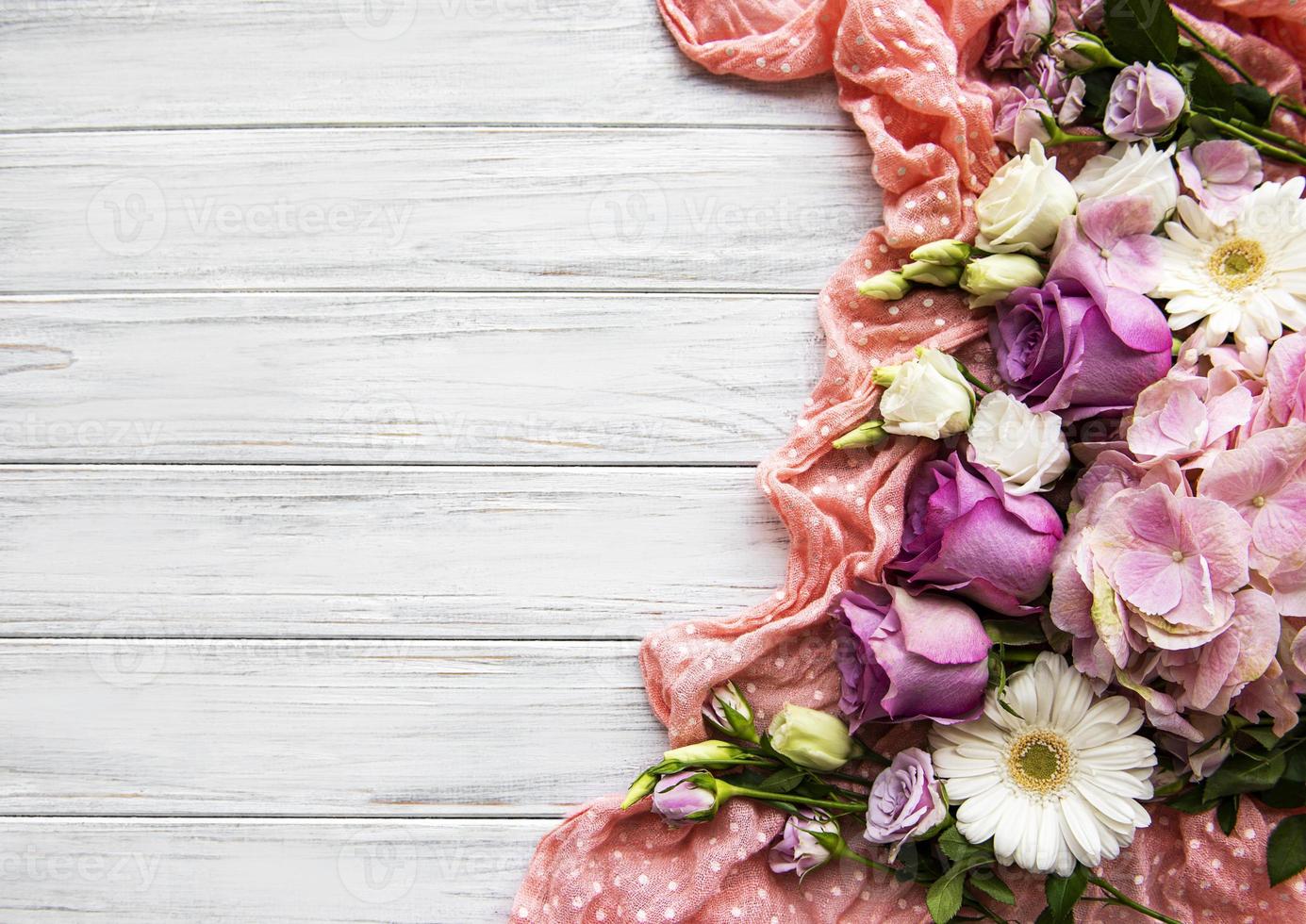 bordure faite de fleurs roses photo