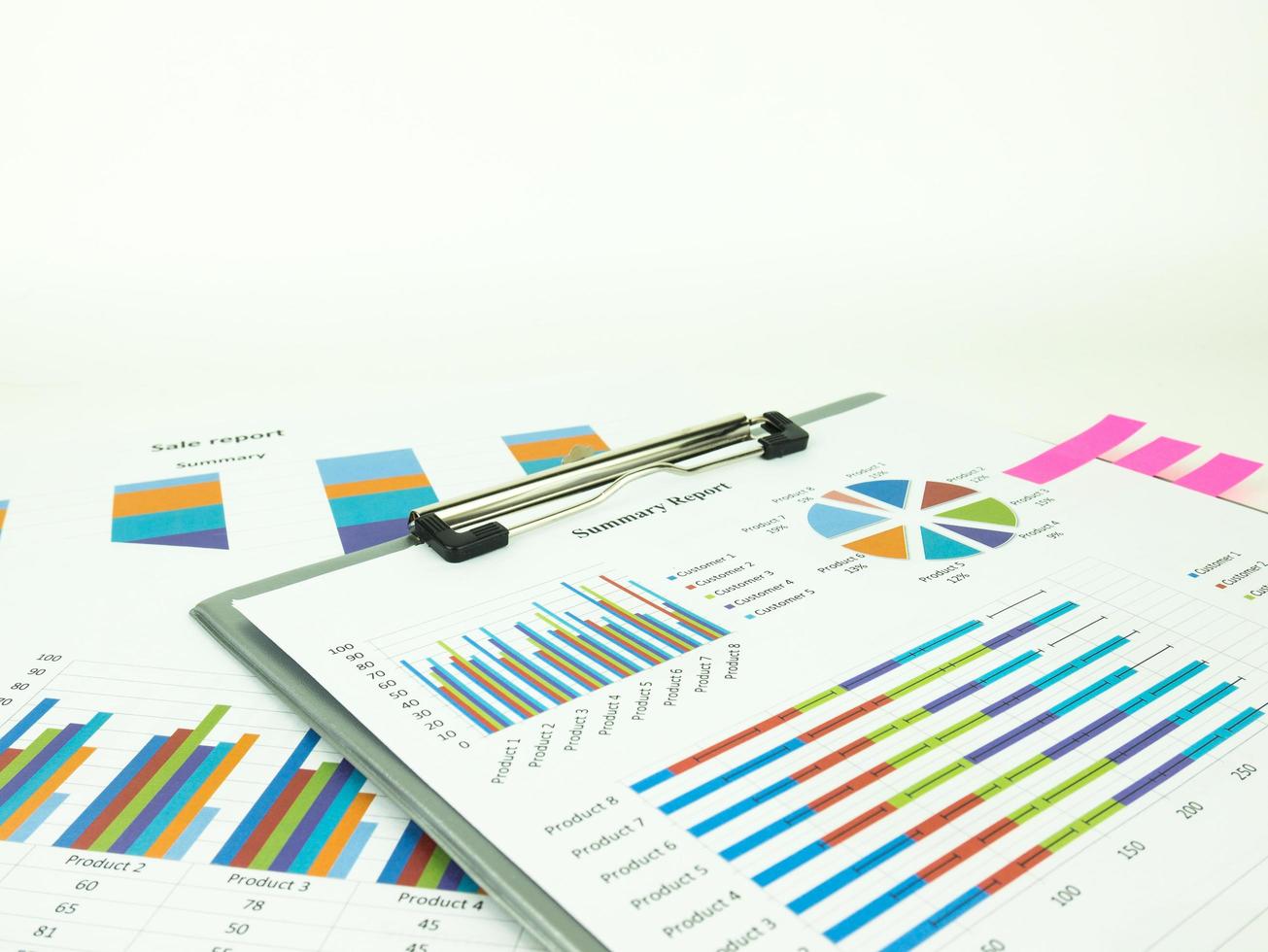 analyse de graphique de rapport marketing et de graphique financier photo