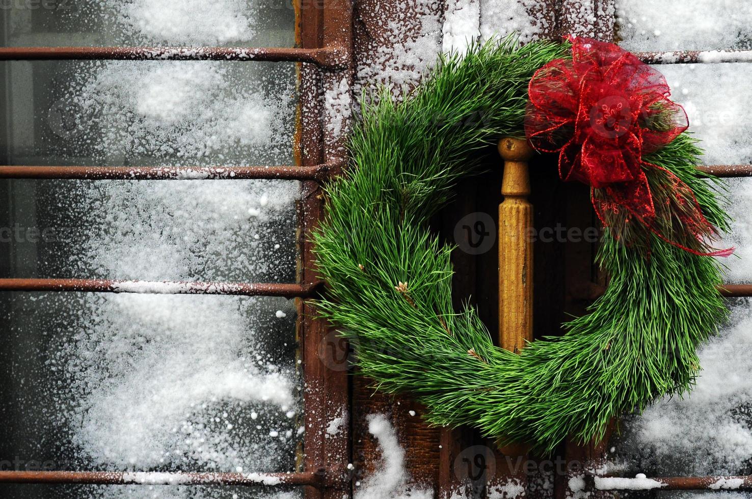 couronne de noël avec des fleurs photo